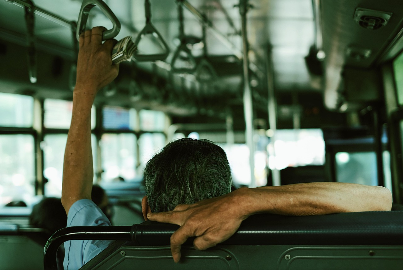 découvrez les voyages en bus en thaïlande : conseils pratiques, itinéraires populaires et astuces pour un trajet confortable et économique à travers le pays.